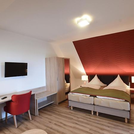 Hotel Neue Hoehe Klingenberg エクステリア 写真