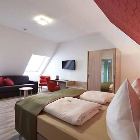 Hotel Neue Hoehe Klingenberg エクステリア 写真