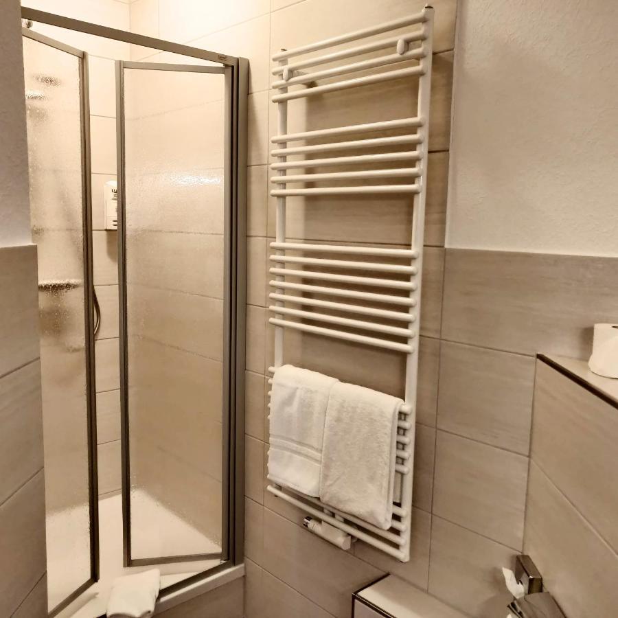 Hotel Neue Hoehe Klingenberg エクステリア 写真