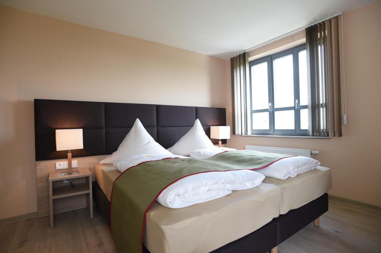 Hotel Neue Hoehe Klingenberg エクステリア 写真
