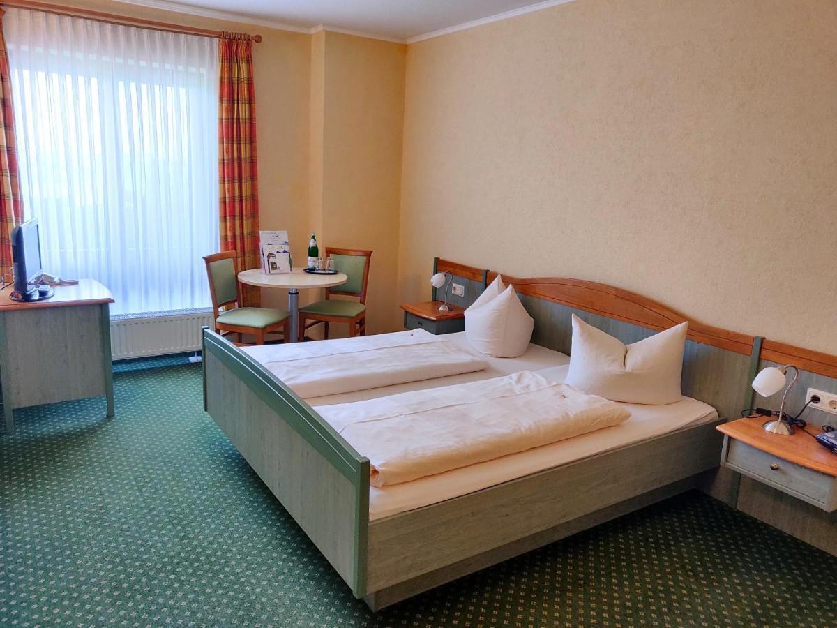 Hotel Neue Hoehe Klingenberg エクステリア 写真