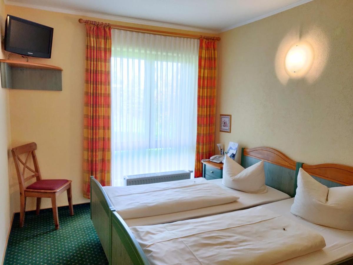 Hotel Neue Hoehe Klingenberg エクステリア 写真