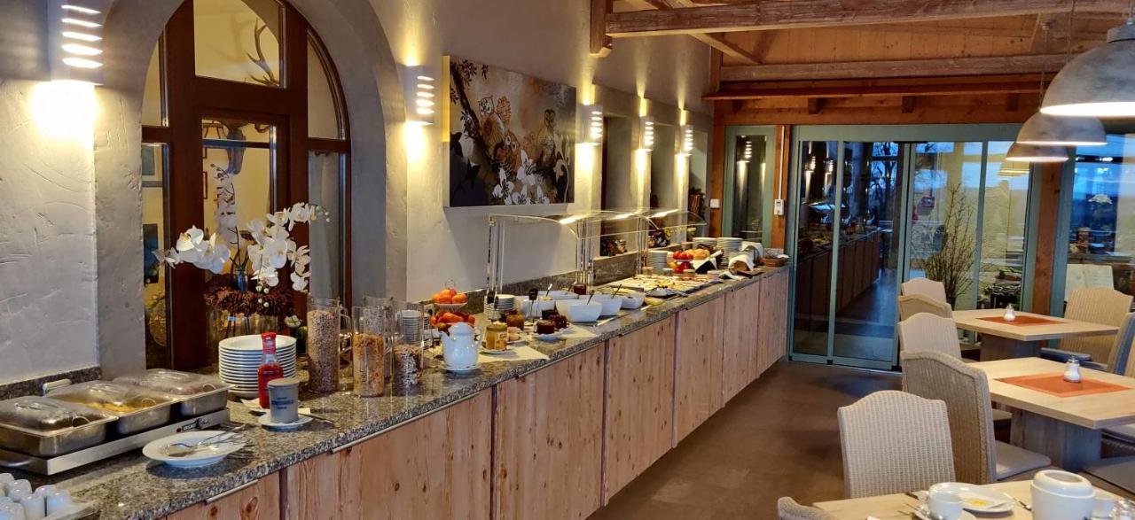 Hotel Neue Hoehe Klingenberg エクステリア 写真