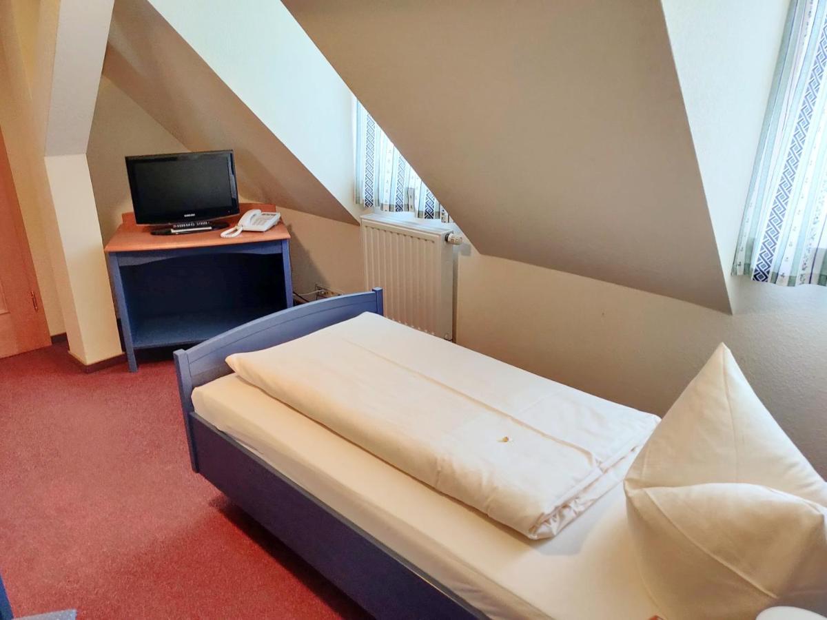 Hotel Neue Hoehe Klingenberg エクステリア 写真