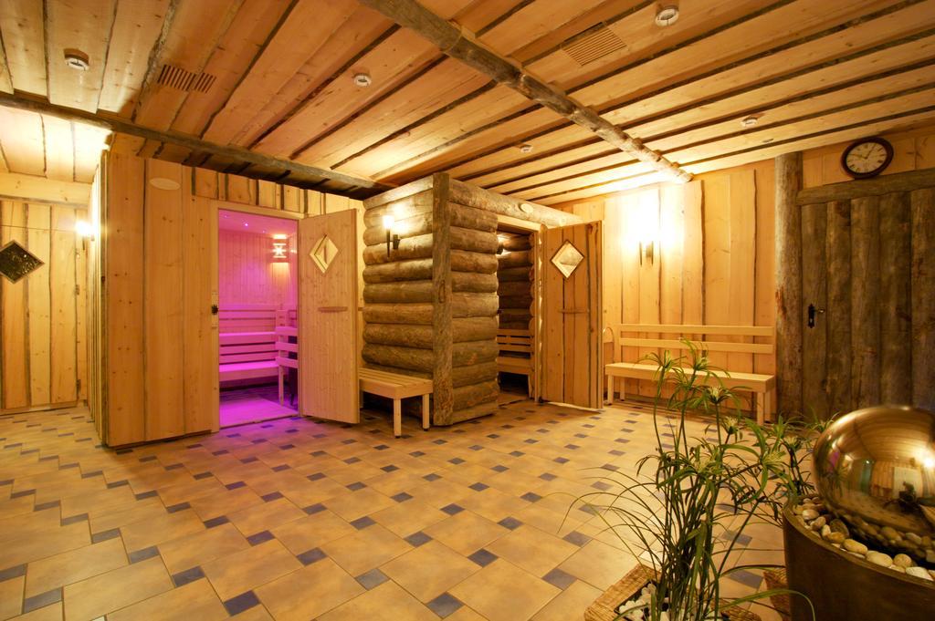 Hotel Neue Hoehe Klingenberg エクステリア 写真