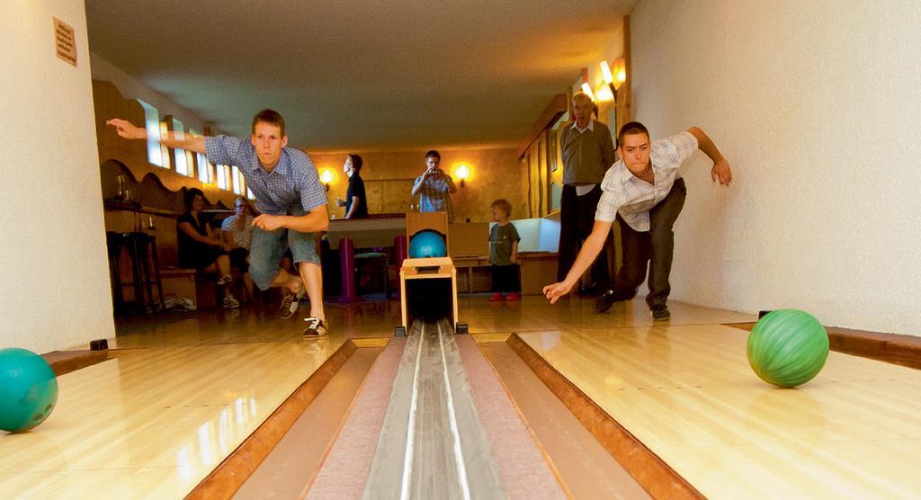 Hotel Neue Hoehe Klingenberg エクステリア 写真