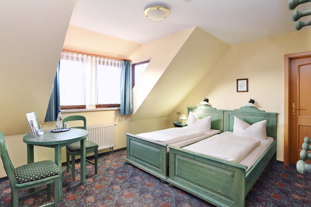 Hotel Neue Hoehe Klingenberg エクステリア 写真