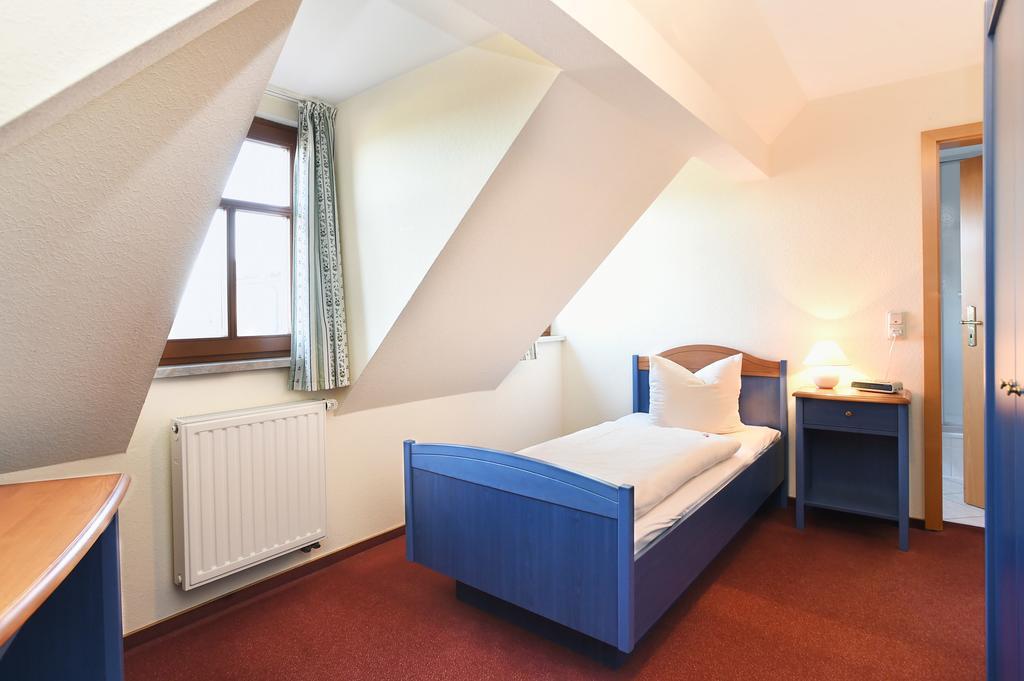 Hotel Neue Hoehe Klingenberg エクステリア 写真