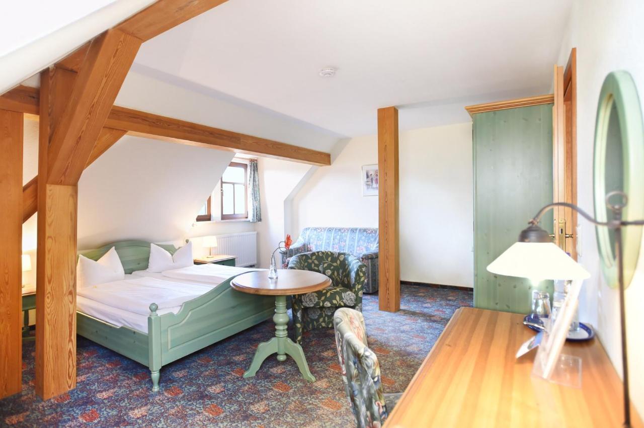 Hotel Neue Hoehe Klingenberg エクステリア 写真