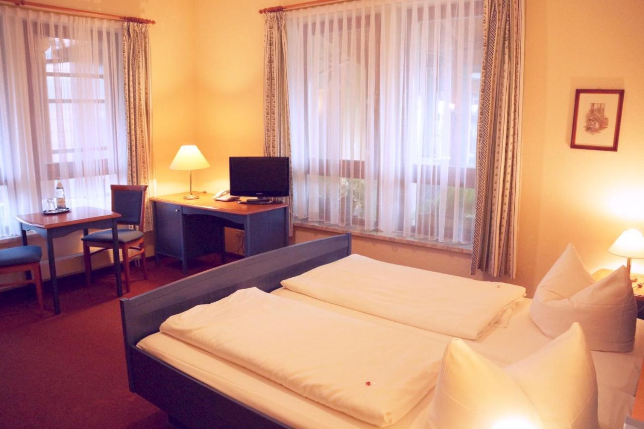 Hotel Neue Hoehe Klingenberg エクステリア 写真